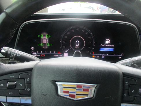 Used 2023 Cadillac Escalade ESV Premium Luxury w/ LPO, Illumination Package AWD/4WD image 19