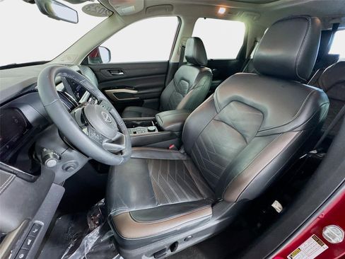 Used 2023 Nissan Pathfinder Platinum AWD/4WD image 12