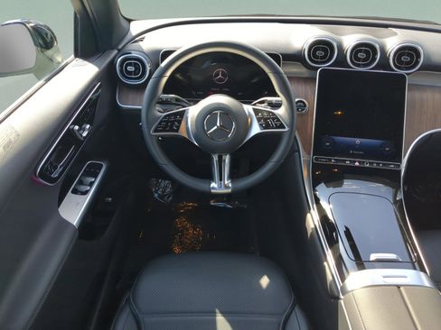 Certified 2025 Mercedes-Benz GLC 300 image 11