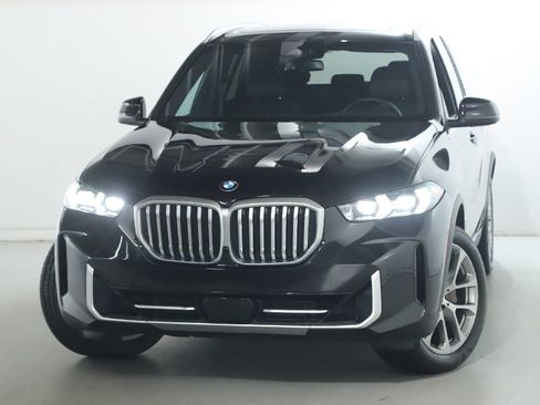 Certified 2024 BMW X5 xDrive40i w/ Premium Package AWD/4WD image 3