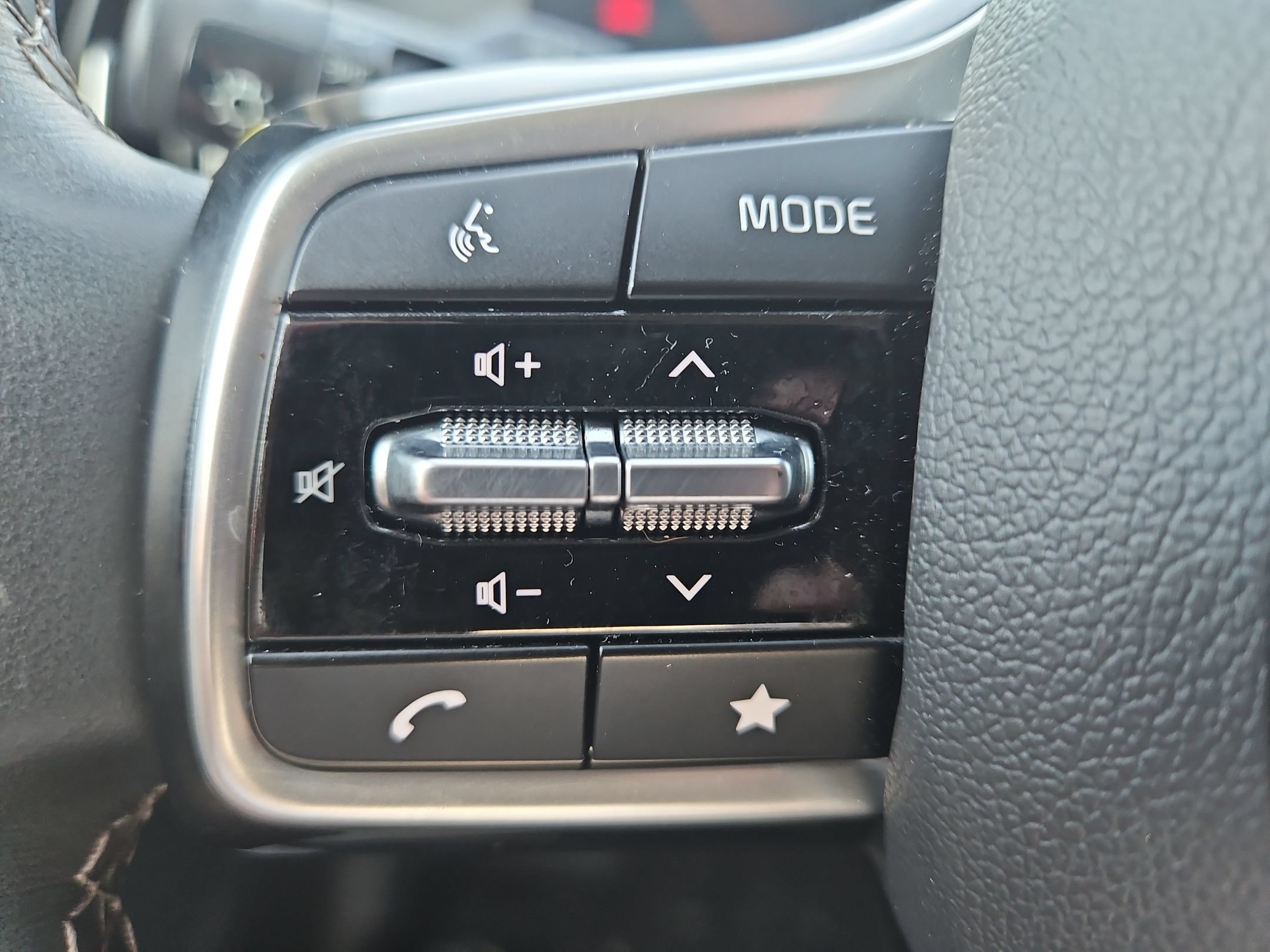 Used 2025 Kia Sorento EX w/ Panoramic Sunroof Package FWD image 28