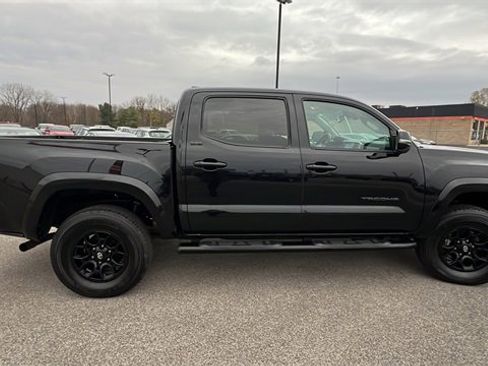 Certified 2022 Toyota Tacoma SR5 image 7