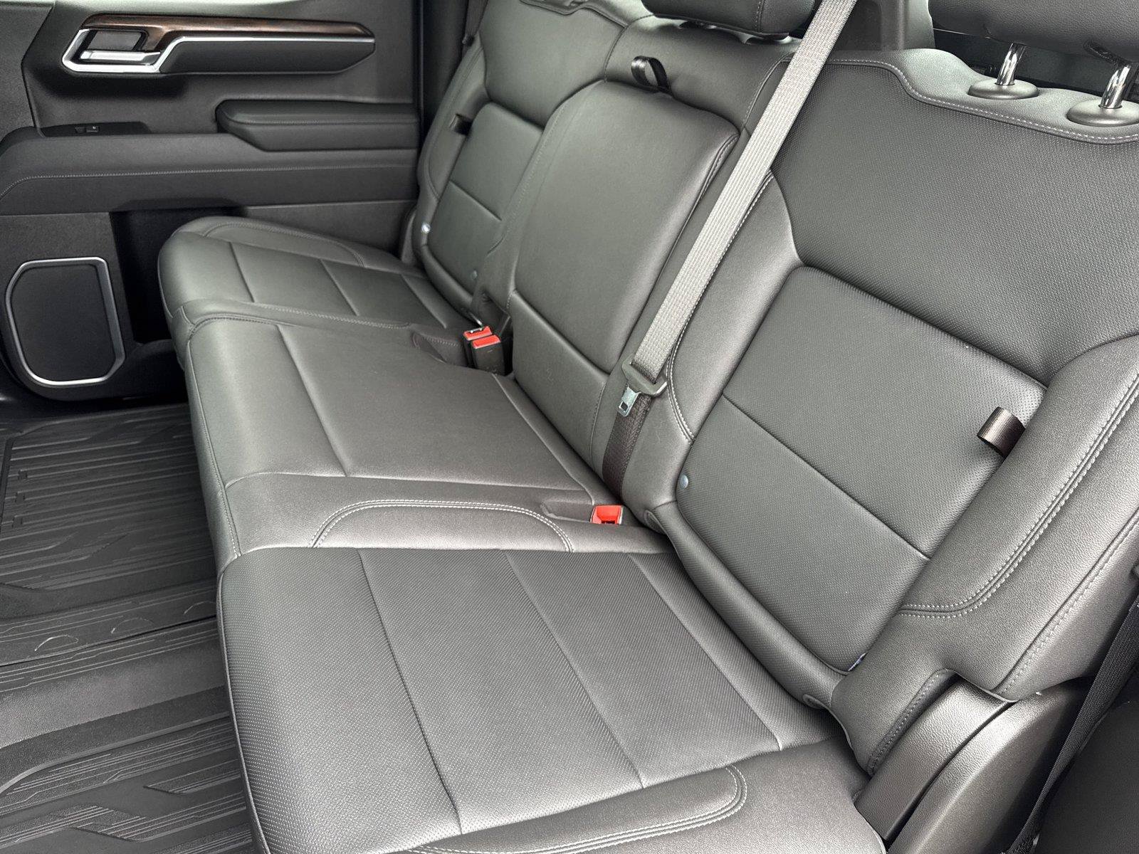 Used 2025 GMC Sierra 1500 SLT w/ SLT Premium Plus Package AWD/4WD image 30