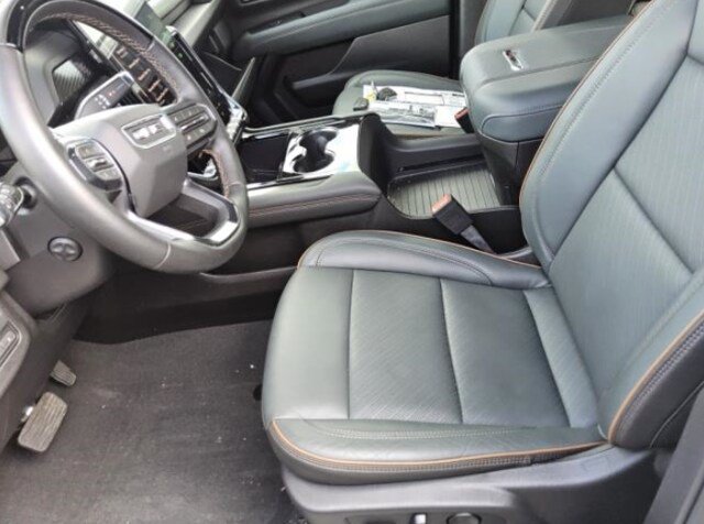 Used 2026 GMC Yukon XL AT4 w/ AT4 Premium Plus Package AWD/4WD image 7