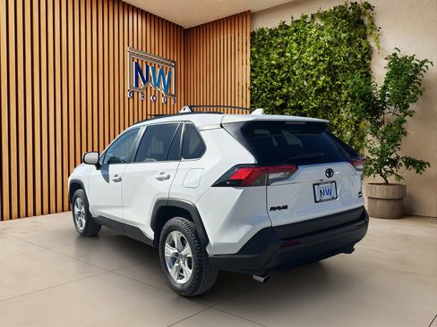 Used 2020 Toyota RAV4 XLE w/ Convenience Package image 28