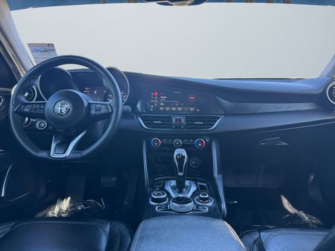 Used 2020 Alfa Romeo Giulia image 10