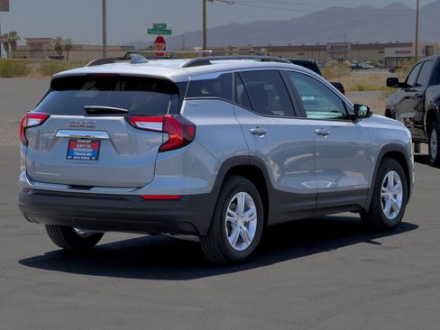 Used 2024 GMC Terrain SLE w/ Driver Convenience Package FWD image 5