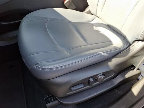 Used 2024 Buick Enclave Essence w/ Experience Buick Package FWD image 17