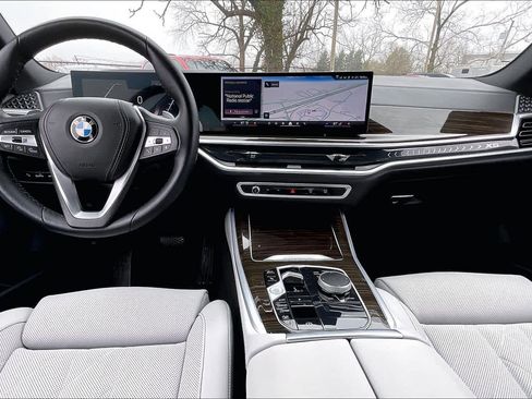 Used 2024 BMW X5 xDrive40i w/ Parking Assistance Package image 15