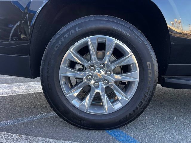 Used 2026 Chevrolet Suburban Premier AWD/4WD image 5