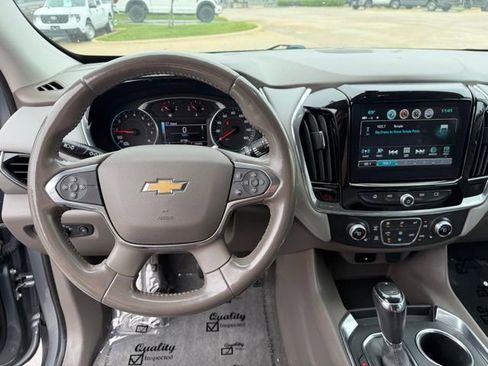 Used 2019 Chevrolet Traverse LT FWD image 13