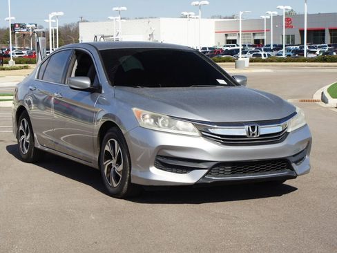 Used 2016 Honda Accord LX image 2