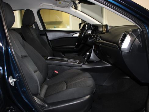 Used 2018 MAZDA MAZDA3 Sport w/ Preferred Equipment Package FWD image 29