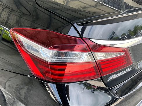 Used 2017 Honda Accord Sport image 20