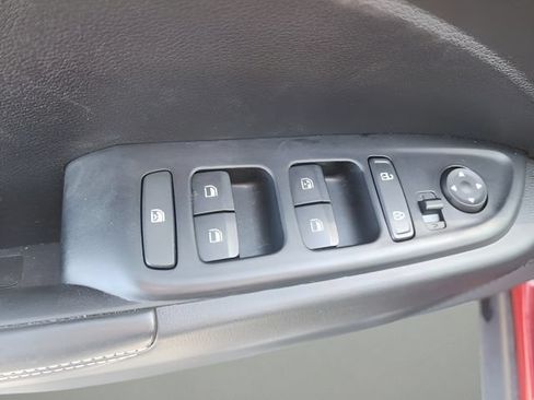 Used 2024 Hyundai Venue Limited FWD image 25