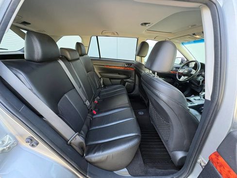 Used 2011 Subaru Outback 2.5i Limited w/ PWR Moonroof Pkg AWD/4WD image 19