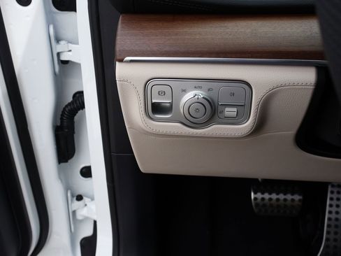 New 2026 Mercedes-Benz GLS 450 4MATIC image 38