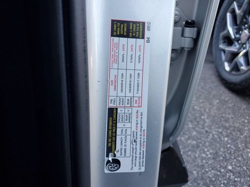 Used 2025 Nissan Rogue SV FWD image 29