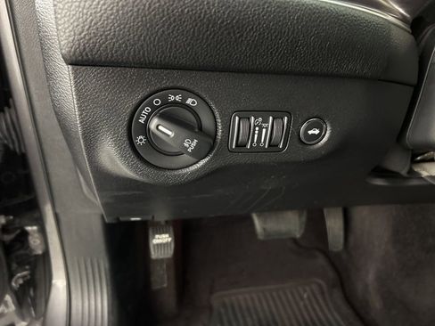 Used 2017 Dodge Challenger R/T image 26