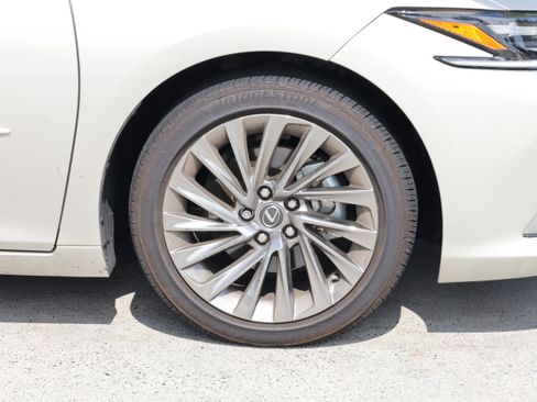 Certified 2025 Lexus ES 350 Ultra Luxury w/ Accessory Package (Z1) FWD image 11