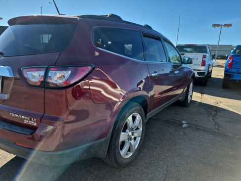 Used 2016 Chevrolet Traverse LT w/ Style and Technology Package image 4