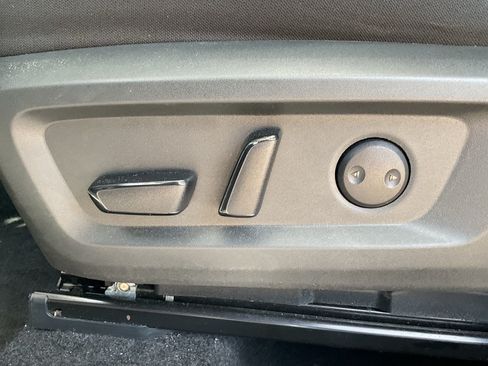 Used 2025 Nissan Rogue SV FWD image 9