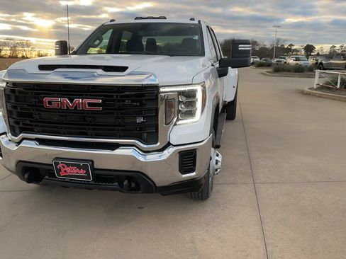 Used 2023 GMC Sierra 3500 Pro w/ Convenience Package image 4