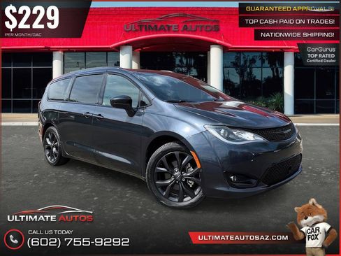 Used 2019 Chrysler Pacifica Touring-L w/ Advanced Safetytec Group image 1