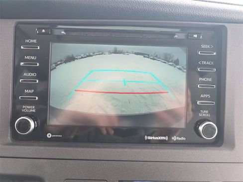 Used 2018 Toyota Sienna L image 25