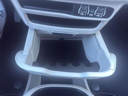 Used 2024 Chrysler Pacifica Touring-L image 27