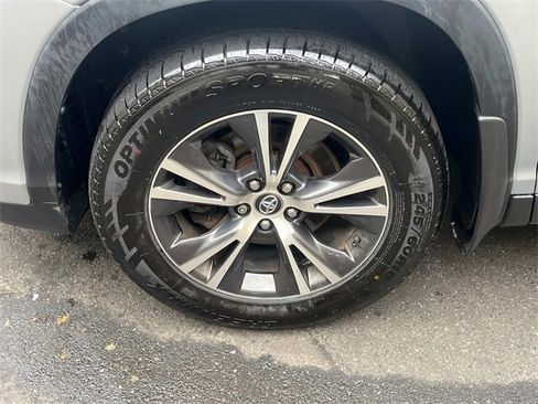 Used 2019 Toyota Highlander LE image 11
