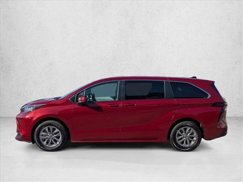 Used 2023 Toyota Sienna LE FWD image 9
