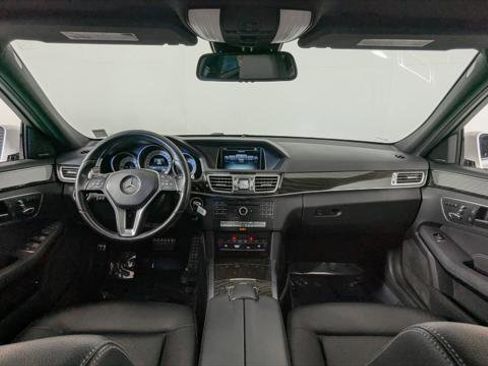Used 2016 Mercedes-Benz E 350 Sedan w/ Premium Package image 27