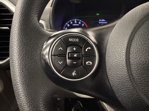 Used 2020 Kia Soul LX image 13