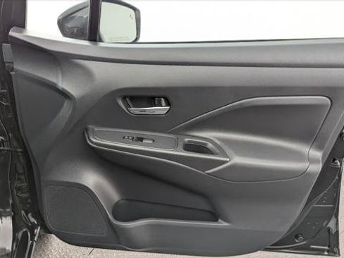 Used 2025 Nissan Versa SV FWD image 22