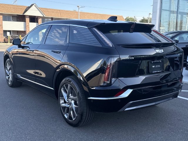 Certified 2025 Cadillac Optiq Luxury 1 AWD/4WD image 8