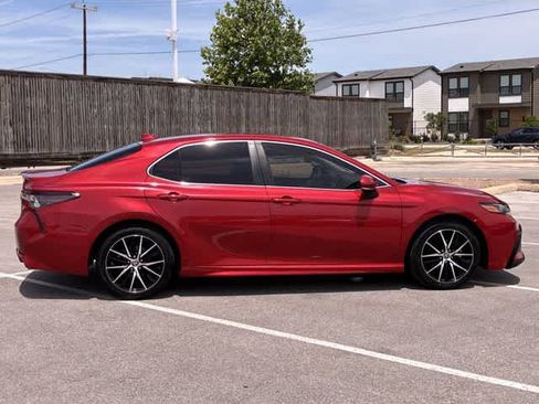 Used 2023 Toyota Camry SE FWD image 7