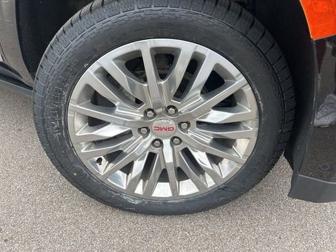 Used 2023 GMC Yukon Denali w/ Denali Reserve Package image 12