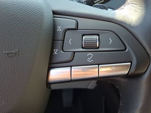 Used 2023 Cadillac XT4 Premium Luxury w/ Technology Package FWD image 17