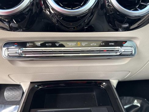 Used 2021 Mercedes-Benz GLA 250 4MATIC image 32