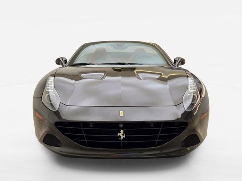 Used 2015 Ferrari California T RWD image 2