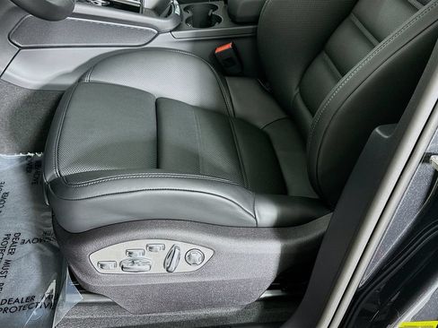 Certified 2026 Porsche Macan AWD/4WD image 22