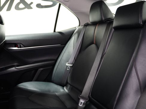 Used 2020 Toyota Camry XLE image 18