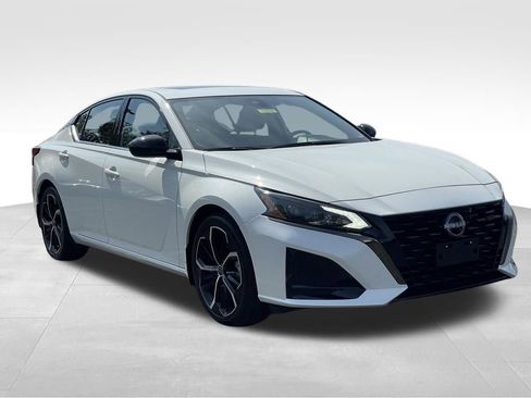 Certified 2023 Nissan Altima 2.5 SR w/ SR Premium Package image 3