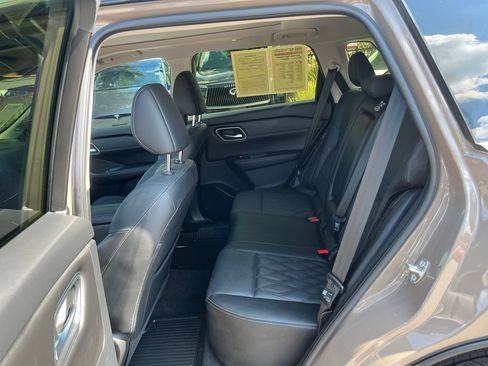 Used 2024 Nissan Rogue Platinum FWD image 25