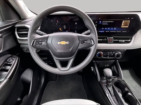 Used 2025 Chevrolet TrailBlazer LT FWD image 6