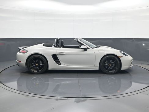 Used 2018 Porsche 718 Boxster image 8