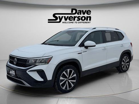 Used 2023 Volkswagen Taos SE image 1