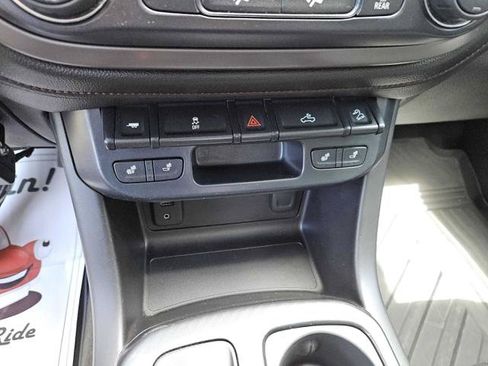 Used 2015 GMC Canyon SLE w/ All-Terrain Package AWD/4WD image 20