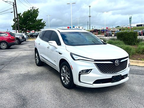 Used 2024 Buick Enclave Avenir image 4